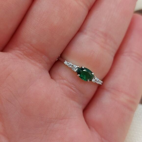 925 Sterling Silver Green Oval CZ ring - Picture 5 of 10